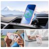 Na zdjęciu widoczne jest perłowo-różowe etui TECH-PROTECT Silicone MagSafe do Apple iPhone 17 Pro Max, umieszczone w różnych sytuacjach użytkowych: na uchwycie w samochodzie, trzymane w dłoniach oraz leżące obok laptopa. Na ekranie telefonu widać ikonę ła
