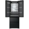 Czarna lodówka HISENSE RF5S454GSFE No Frost o wysokości 200 cm z otwartymi drzwiami, ukazująca wnętrze z półkami, szufladami i uchwytami na butelki. Na tylnej ściance widoczny jest napis "Metal Tech Cooling", a na szufladach napisy "Cool Fresh Box" oraz "