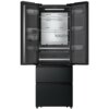 Czarna lodówka z otwartymi drzwiami, ukazująca wnętrze z półkami, szufladami i uchwytem na butelki. Na tylnej ściance widoczny jest napis "Multi Airflow Cooling", a na szufladach "Cool Fresh Box" oraz "Fruit & Vegetable Box".
