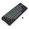Klawiatura mechaniczna z podświetleniem RGB, posiadająca ciemne klawisze z białymi oznaczeniami liter i symboli, obok której leży mały adapter USB. Na klawiaturze widoczne są klawisze takie jak ESC, TAB, CAPS LOCK, SHIFT, CTRL, ALT, WIN, ENTER oraz BACKSP