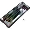 Na zdjęciu znajduje się klawiatura mechaniczna z podświetleniem RGB, z klawiszami w różnych odcieniach szarości i bieli oraz widocznym małym odbiornikiem USB obok. Klawisze mają oznaczenia takie jak "ESC", "F1-F12", "CapsLK", "Shift", "Ctrl", "Alt", "Ente