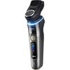 Na zdjęciu widoczna jest golarka z wyświetlaczem pokazującym poziom naładowania baterii na 100% oraz logo "PHILIPS" i napis "SkinIQ Pro". Golarka ma metaliczny kolor i posiada przycisk zasilania oraz nasadkę z regulacją długości.