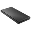 Czarny powerbank o prostokątnym kształcie z zaokrąglonymi krawędziami, posiadający logo na górnej powierzchni. Na bocznej krawędzi widoczne są porty USB oraz wskaźniki LED.