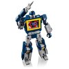 Na zdjęciu znajduje się model z klocków LEGO przedstawiający robota w niebiesko-szarej kolorystyce z żółtym panelem na klatce piersiowej, na którym widoczny jest symbol. Na panelu znajduje się napis "PLAY".