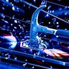 Na zdjęciu widoczny jest młotek uderzający w powierzchnię, z której rozpryskują się fragmenty szkła, a na młotku znajduje się logo "3mk". Tło jest dynamiczne, z niebieskimi i kolorowymi refleksami świetlnymi.
