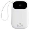 Biały powerbank z wyświetlaczem pokazującym "99.9%" oraz oznaczeniem "22.5W" na obudowie. Urządzenie posiada zaokrąglone krawędzie i przymocowany kabel.