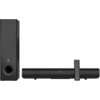 Na zdjęciu widoczny jest czarny soundbar z subwooferem oraz pilotem. Na soundbarze znajduje się logo w kształcie trójkąta.