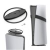 Czarna podstawka YAXO Thunder Impact do PS5/PS5 Slim/PS5 Pro jest przedstawiona w kilku ujęciach, w tym z konsolą i osobno, wraz z widoczną śrubą montażową. Produkt ma owalny kształt z otworami montażowymi.