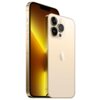 Złoty smartfon z trzema aparatami z tyłu i wyświetlaczem o przekątnej 6.7 cala. Na obudowie widoczne jest logo w kształcie nadgryzionego jabłka.