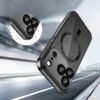 Przezroczysto-czarne etui TECH-PROTECT MagFlex MagSafe do Apple iPhone 17 Pro Max jest przedstawione na tle rozmytej, nowoczesnej architektury. Na etui widoczny jest okrągły wzór MagSafe oraz wycięcia na aparat i przyciski, a w powiększeniu pokazano szcze
