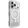 Przezroczyste etui na telefon z widocznym okrągłym elementem MagSafe oraz prostokątną podpórką na tylnej części. Etui jest dopasowane do modelu telefonu z trzema obiektywami aparatu i dodatkowymi otworami na lampę błyskową i mikrofon.