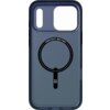 Przezroczyste etui na telefon z ciemnym obramowaniem, posiada duży otwór na aparat oraz okrągły wzór z napisem "PROTECT BETTER" i logo "ZAGG" poniżej. Etui jest przeznaczone do urządzeń z funkcją MagSafe.