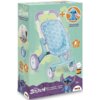 Opakowanie przedstawia wózek dziecięcy z motywem postaci z bajki, z niebieskim siedziskiem w liście oraz pluszową zabawką. Na opakowaniu widnieje tekst: "Disney Stitch", "Stitch Poussette + Peluche", "Stitch Pushchair + Plush", "Plush included", "18+", a 