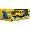 Żółty model samochodu Ford Bronco z 1973 roku z motywem SpongeBoba znajduje się w kolorowym opakowaniu z grafiką postaci z bajki. Na opakowaniu widnieje tekst: "SpongeBob SquarePants & 1973 Ford Bronco" oraz logo "Nickelodeon".