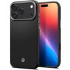 Czarno-srebrne etui z włókna aramidowego z trzema otworami na aparaty i okrągłym logo na dole. Obok etui widoczny jest telefon z kolorowym ekranem.
