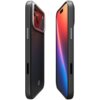 Czarno-srebrne etui na telefon z widoczną teksturą przypominającą włókno węglowe, z wycięciami na przyciski i aparat. Na etui znajduje się logo producenta.
