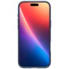 Granatowe etui na telefon z widocznym ekranem, na którym znajduje się kolorowy gradient z falistym wzorem w odcieniach czerwieni, fioletu i niebieskiego. Produkt to "Etui SPIGEN Liquid Air do Apple iPhone 17 Pro Max Granatowy".