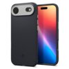Czarne etui na telefon z widocznym logo producenta, obok którego znajduje się smartfon z kolorowym wyświetlaczem. Na etui widoczny jest otwór na aparat oraz przyciski boczne.