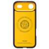 Granatowe etui na telefon z żółtym wnętrzem, na którym widnieje okrągły wzór z napisem "Magnetic Case for iPhone - MagFit - Patent 11.863.223" oraz logo "spigen". Na dole znajduje się napis "NanoPop MagFit" oraz informacje o produkcji: "Spigen Inc in Irvi