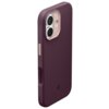 Burgundowe etui na telefon z widocznymi wycięciami na aparat i przyciski, posiada subtelne logo producenta w dolnej części. Etui ma gładką powierzchnię i jest zaprojektowane do współpracy z technologią MagSafe.