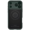 Zielone etui na telefon z trzema dużymi otworami na aparaty oraz mniejszymi otworami na inne elementy, z widocznym logo "spigen" i napisem "Optik Armor MagFit" na dole. Na środku znajduje się okrągły wzór z napisem "ALIQUID TIBI VIV" oraz informacją o pat