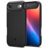 Czarne etui na telefon z widocznym logo producenta i przesuwanym elementem ochronnym na aparat, na którym znajduje się napis: "Optik Armor MagFit, Spigen Inc., Irvine, California, Made in China, spigen.com". W tle widoczny jest ekran telefonu z kolorowym 