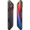 Szare etui na telefon z widocznymi wycięciami na przyciski i aparat, przeznaczone dla modelu Apple iPhone 17 Pro. Na etui znajduje się logo producenta Spigen.