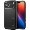 Czarne etui na telefon z trzema dużymi otworami na aparaty oraz mniejszymi na lampę i czujniki, posiada wbudowaną podpórkę z napisem "SPIGEN". Obok etui widoczny jest telefon z kolorowym, gradientowym ekranem.