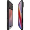 Czarne matowe etui na telefon z przezroczystym tyłem, ukazujące urządzenie z trzema obiektywami aparatu i kolorowym ekranem. Etui posiada wycięcia na przyciski i porty, a na ekranie widoczny jest gradientowy wzór.