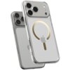 Przezroczyste etui na telefon z widocznym złotym wzorem w kształcie okręgu i logo jabłka na środku. W tle widać tylną część telefonu z trzema obiektywami aparatu.