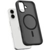 Czarne etui z przezroczystym tyłem i okrągłym wzorem MagSafe jest pokazane obok białego smartfona z dwoma aparatami. Etui ma wycięcia na przyciski i aparat oraz otwór na logo.