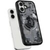 Na zdjęciu widoczne jest przezroczyste etui z czarnymi elementami, które ukazuje wewnętrzne wzory i napisy, takie jak "spigen" oraz "ZeroOne Edition". Obok etui znajduje się biały smartfon z dwoma aparatami fotograficznymi.