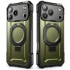 Zielone etui na telefon z czarnymi elementami ochronnymi, posiada okrągły uchwyt na środku oraz wycięcia na aparat i przyciski. Produkt jest przeznaczony do modelu Apple iPhone 17 Pro i jest kompatybilny z MagSafe.