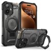 Na zdjęciu widoczne jest czarne etui SUPCASE UB Grip Mag MagSafe do Apple iPhone 17, z wyraźnym logo producenta oraz okrągłym wycięciem na logo Apple. Na ekranie telefonu w etui wyświetlana jest godzina 10:43, data "Wed 1", oraz informacje o pogodzie i wy