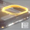 Przezroczysto-zielone etui z żółtym akcentem wokół otworu na aparat, z widocznym napisem "MILITARY DROP TEST STANDARDS MIL-STD810G-S16.6". Produkt ma błyszczące wykończenie i jest przeznaczony do ochrony telefonu.