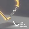 Na zdjęciu widoczne jest przezroczyste etui z żółtymi akcentami, unoszące się nad powierzchnią, z napisem "ANTI SHOCK MATERIAL" obok stylizowanej grafiki przedstawiającej falę uderzeniową. Tło jest szare, a etui ma zaokrąglone krawędzie.
