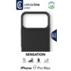 Czarne etui na telefon z dużym otworem na aparat, z logo "cellularline protect" oraz napisami "SENSATION" i "iPhone 17 Pro Max". Widoczne są ikony z opisami: "Soft Touch", "Protection Level", "Soft Microfiber", "Corner Protection", a także symbol recyklin