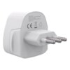 Biały adapter podróżny z trzema bolcami, na którym widnieją oznaczenia: "Model: B30T", "Range: 250V~ 10A MAX, 2500W MAX", "Indoor use only (IP20)", "Compliant with BS8546, IEC60884-2-5", "Made in China", oraz symbole CE i przekreślonego kosza.