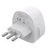 Biały adapter podróżny z trzema metalowymi bolcami, na którym widoczne są oznaczenia: "Model: 320T", "Rated: 250V~10A MAX, 2500W MAX", "Indoor use only", "Made in China", "CE", oraz symbol przekreślonego kosza. Adapter ma zaokrąglone krawędzie i gładką po