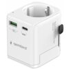 Biały adapter podróżny z logo "gembird" posiada gniazdo USB i port USB-C oznaczony jako "PD". Na boku widoczny jest tekst: "Max. 10 A, Max. 2500 W, 110-250 V~ Adapter/AC adapter does not convert voltage Indoor use only".