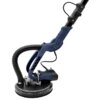 Na zdjęciu znajduje się niebiesko-czarna szlifierka do gipsu z okrągłą tarczą i elastycznym wężem. Produkt ma ergonomiczny uchwyt i widoczne elementy konstrukcyjne.