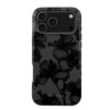 Czarne etui na telefon z motywem ciemnych kwiatów, posiada wycięcia na aparat i logo "BURGA" u dołu.