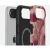 Na zdjęciu widoczne jest etui na telefon z kwiatowym wzorem w odcieniach różu, obok czarnego etui z okrągłym wzorem, a w tle znajduje się fragment srebrnego telefonu z logo w kształcie nadgryzionego jabłka.