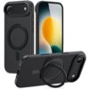 Czarne matowe etui TECH-PROTECT MagRing MagSafe do Apple iPhone Air jest przedstawione w trzech różnych ujęciach, ukazując jego okrągły uchwyt i wycięcia na aparat oraz przyciski. Produkt ma minimalistyczny design z widocznymi detalami konstrukcyjnymi.