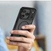 Osoba trzyma w ręku telefon z czarnym matowym etui TECH-PROTECT MagMat MagSafe, które jest dopasowane do modelu Apple iPhone 17 Pro Max. Etui ma widoczny okrągły wzór charakterystyczny dla technologii MagSafe.