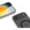 Na zdjęciu widoczne jest czarne, matowe etui na telefon z okrągłym wzorem, obok którego znajduje się telefon z wyświetlaczem pokazującym gradient od żółtego do białego. Na etui zaznaczono odległość 0,5 mm od krawędzi aparatu oraz ekranu.