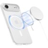 Przezroczysto-matowe etui TECH-PROTECT MagSlim MagSafe do Apple iPhone Air jest pokazane z widocznym okręgiem MagSafe, obok którego znajduje się okrągły, biały magnetyczny dysk ładowarki. Na etui widoczne jest logo w kształcie jabłka.