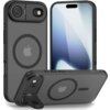 Na zdjęciu widoczne jest czarne matowe etui TECH-PROTECT MagStand MagSafe do Apple iPhone, z okrągłym wzorem na tylnej części oraz wycięciami na aparat i przyciski. Na ekranie telefonu w etui widoczny jest abstrakcyjny, niebiesko-biały wzór.
