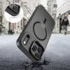 Czarne matowe etui TECH-PROTECT MagStand MagSafe do Apple iPhone 17 Pro Max jest przedstawione na tle miejskiej ulicy. Na etui widoczny jest symbol MagSafe oraz wycięcia na aparat i przyciski.
