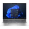 Srebrny laptop z wyświetlaczem pokazującym ekran startowy systemu Windows 11 z ikonami aplikacji. Na obudowie widoczne jest logo HP.